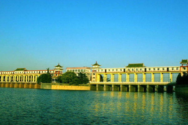 占总面积76%,其主要支流有贾鲁河,汾泉河,黑河,新运河,新蔡河等;涡河